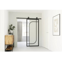 Interieurscène met een glazen schuifdeur met zwart frame en een houten kast