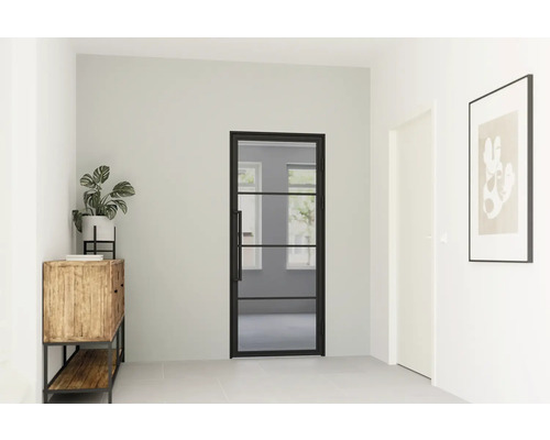 Hal met binnendeur met glazen inzet en zwart frame