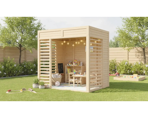 Lichtgekleurd houten kinderspeelhuis met lamellenwanden in de tuin met speelgoed en meubels