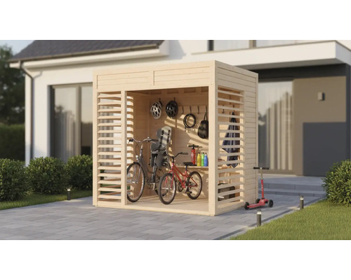 Houten tuinhuis met fietsen, helmen en tuingereedschap voor een huis