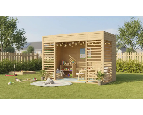 Houten speelhuis met meubels en speelgoed in de tuin