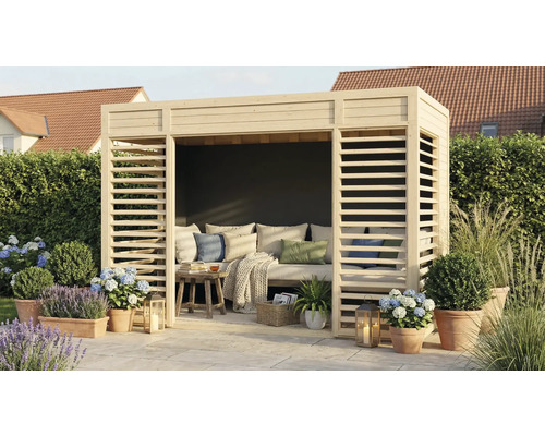 Houten tuinlounge met lamellenwanden, inclusief kussens en decoratie