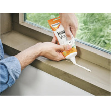 Toepassing van Alabastine huisvuller voor het afdichten van een raam
