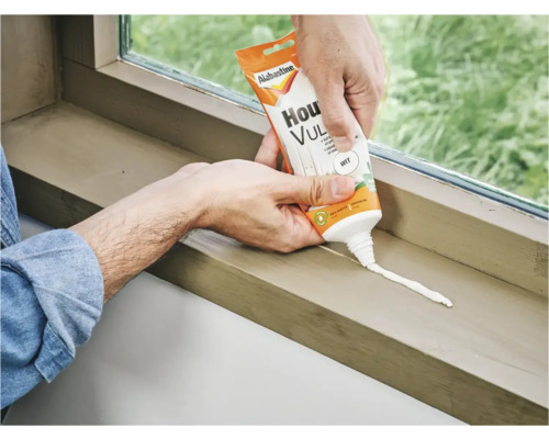 Toepassing van Alabastine huisvuller voor het afdichten van een raam