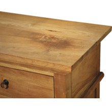 Detailopname van een houten meubel met lade