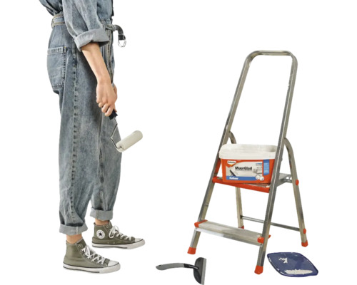 Scene met vakman, verfroller, ladder, plamuurmes en verfemmer