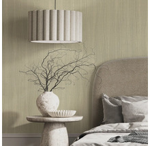 Slaapkamer met lamp, vaas en gestructureerde achtergrond