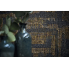 Close-up van een gestructureerd behang met horizontale en verticale lijnen