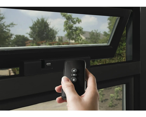 Hand bedient AXA Ajanra 2.0 raamopener met afstandsbediening