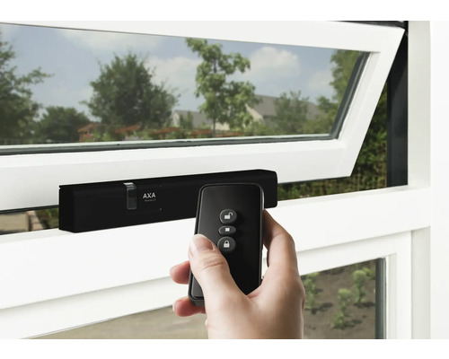AXA Avento 2.0 raamopener met afstandsbediening op raam