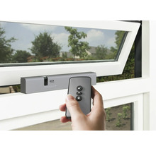 Raam met afstandsbediening voor raamaandrijving en bedieningselement