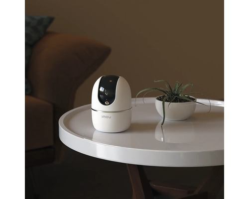 IMOU bewakingscamera op een tafel