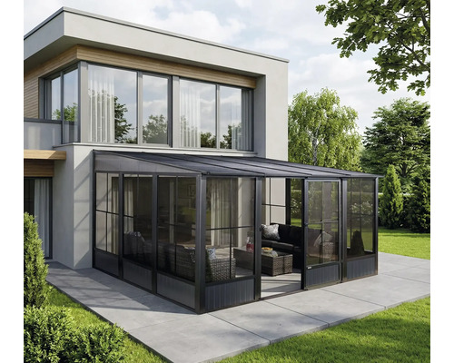 Serreaanbouw met zithoek aan een woonhuis