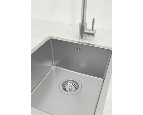 Spoelbak van roestvrij staal met waterkraan