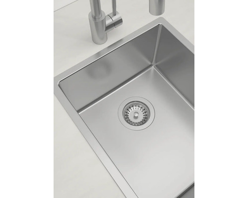 Roestvrijstalen spoelbak met waterkraan