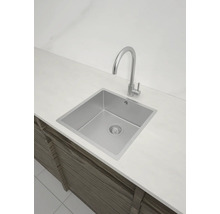 Spoelbak met kraan op een werkblad