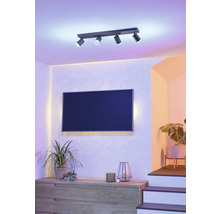 Plafondlamp met vier spots in een modern ingerichte ruimte