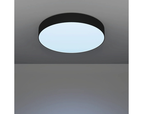 Ronde plafondlamp in interieur