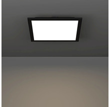 Vierkante led-plafondlamp aan het plafond