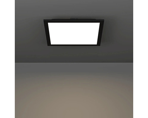 Vierkante led-plafondlamp aan het plafond