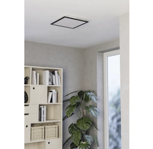 Vierkante plafondlamp met frame in de kamer