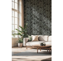 Woonkamer met bank, salontafel en botanisch behang