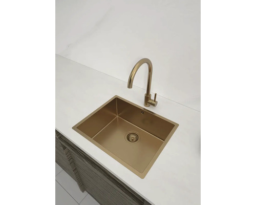 Spoelbak met kraan op werkblad