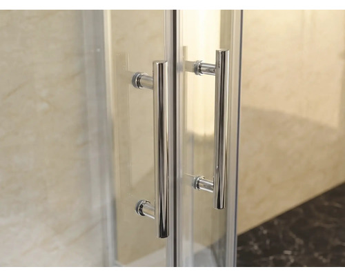 Detailopname van de deurklinken van een douchecabine