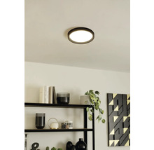 Ronde plafondlamp aan het plafond