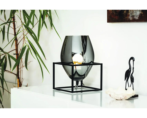 Tafellamp met geometrisch frame en lampenkap