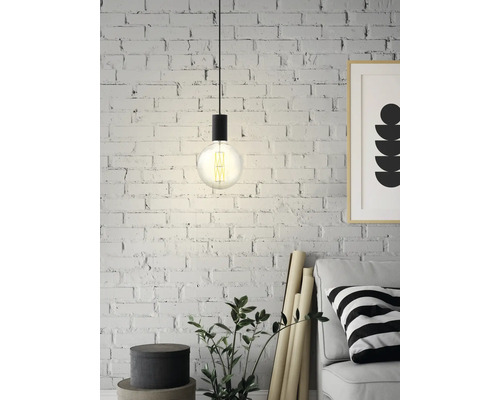 Hanglamp met Edison gloeilamp voor een bakstenen muur