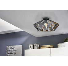 Plafondlamp met geometrisch ontwerp in interieur