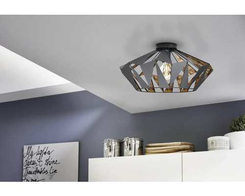 Plafondlamp met geometrisch ontwerp in interieur