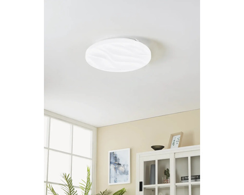 Ronde plafondlamp in interieur.