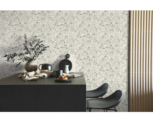 Modern vliesbehang met one-line-art gezichten in een minimalistische keuken met kookeiland en barkrukken.