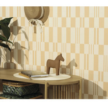 Decoratieve scène met tafel, boeken, houten paard en hoed aan de muur