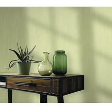 Decoratief stilleven met plant, vazen en console voor een wand