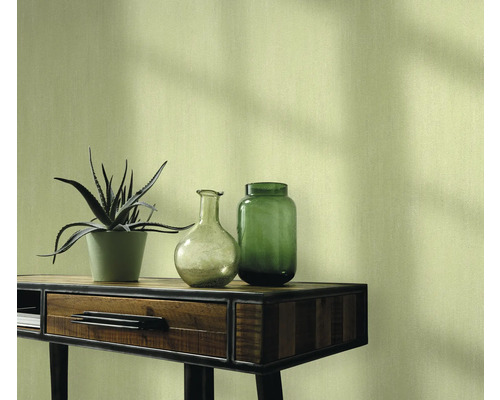 Decoratief stilleven met plant, vazen en console voor een wand