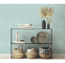 Rek met manden, boeken en decoratie voor een muur