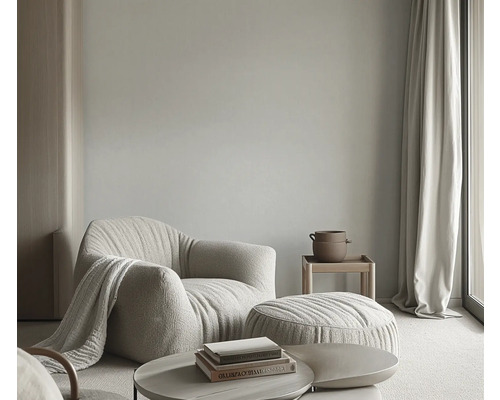 Woonkamer met fauteuil, kruk en tafel