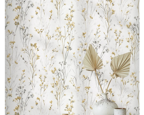 Behang met geel bloemmotief