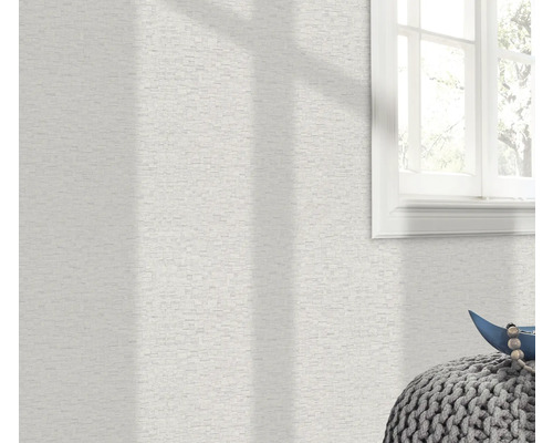 Wand met structuurbehang en venster