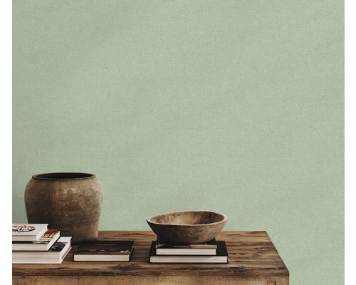 Behang met stofstructuur voor een decoratie met een vaas en een schaal