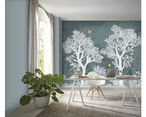 Kantoor met bostafet, bureau, stoel en kamerplant