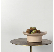 Een schaal met kiwi's op een tafel