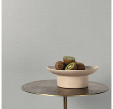 Decoratieve schaal met kiwi's op een tafel