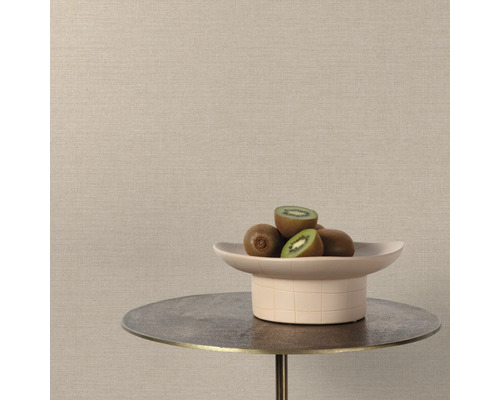 Decoratief behang met kiwi op een bijzettafel