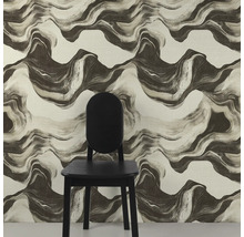 Scene met behang met patroon en een stoel