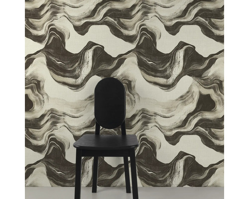 Scene met behang met patroon en een stoel