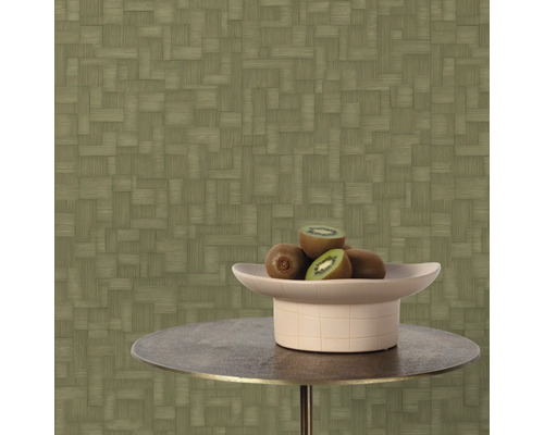 Behang met grafisch weefpatroon en schaal met kiwi's op een tafel